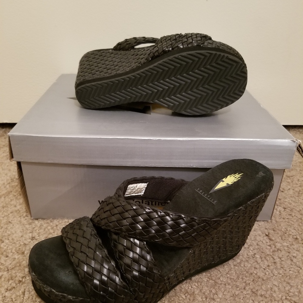 Volatile sandal